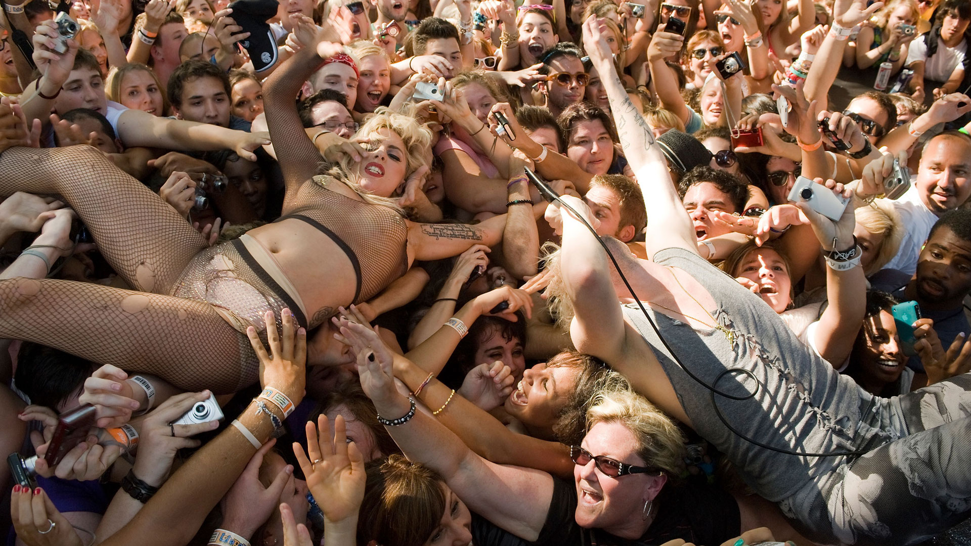 Singers flashing crowd